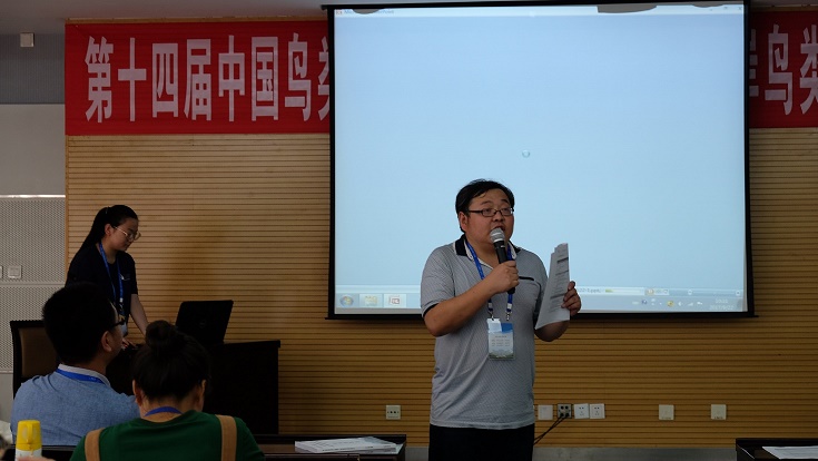8.yl7703永利赵洪峰副教授主持分会场讨论.JPG